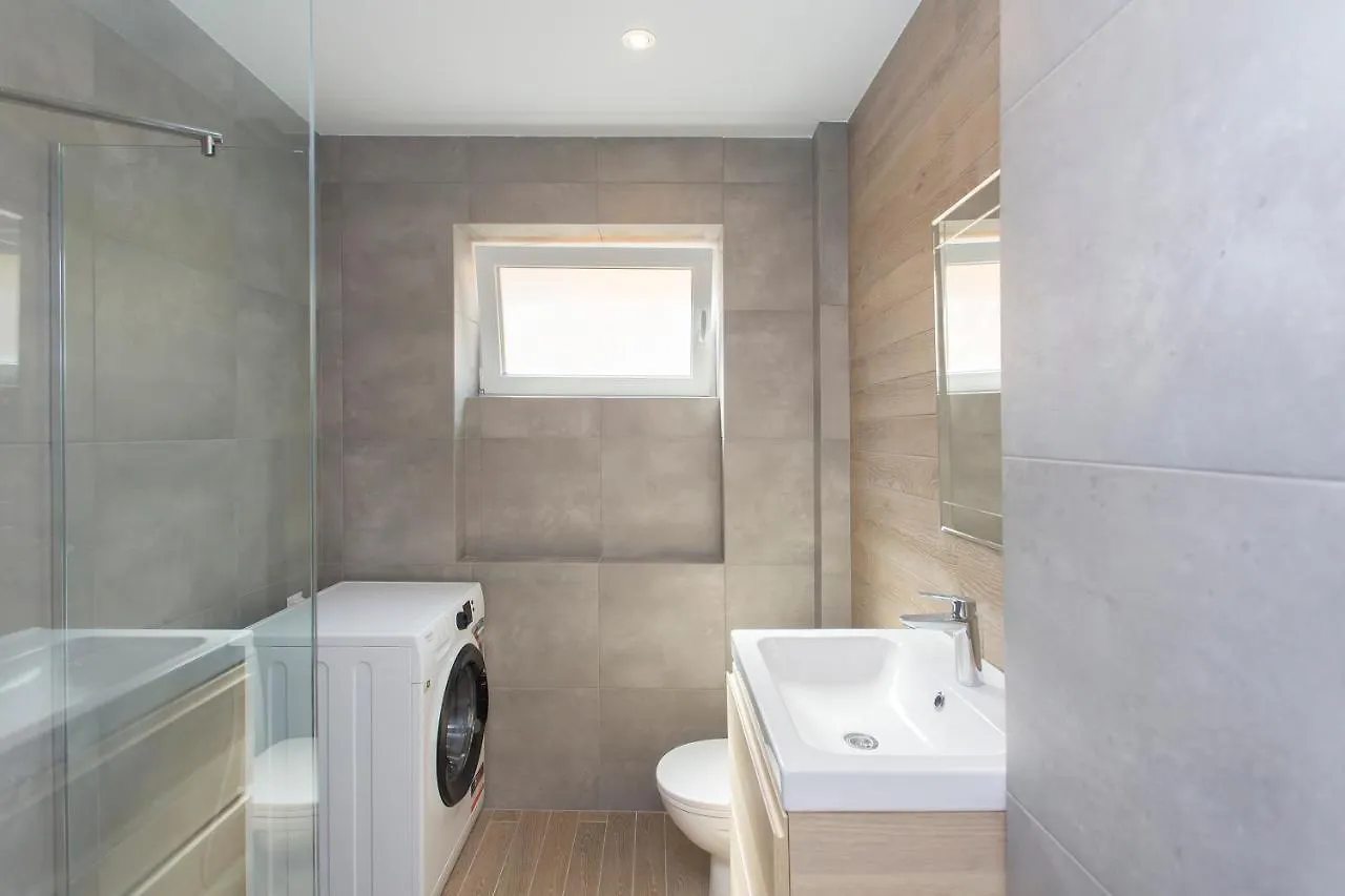 Sunny And Modern 1Bdr Apartment In The Center Sofia 0*,