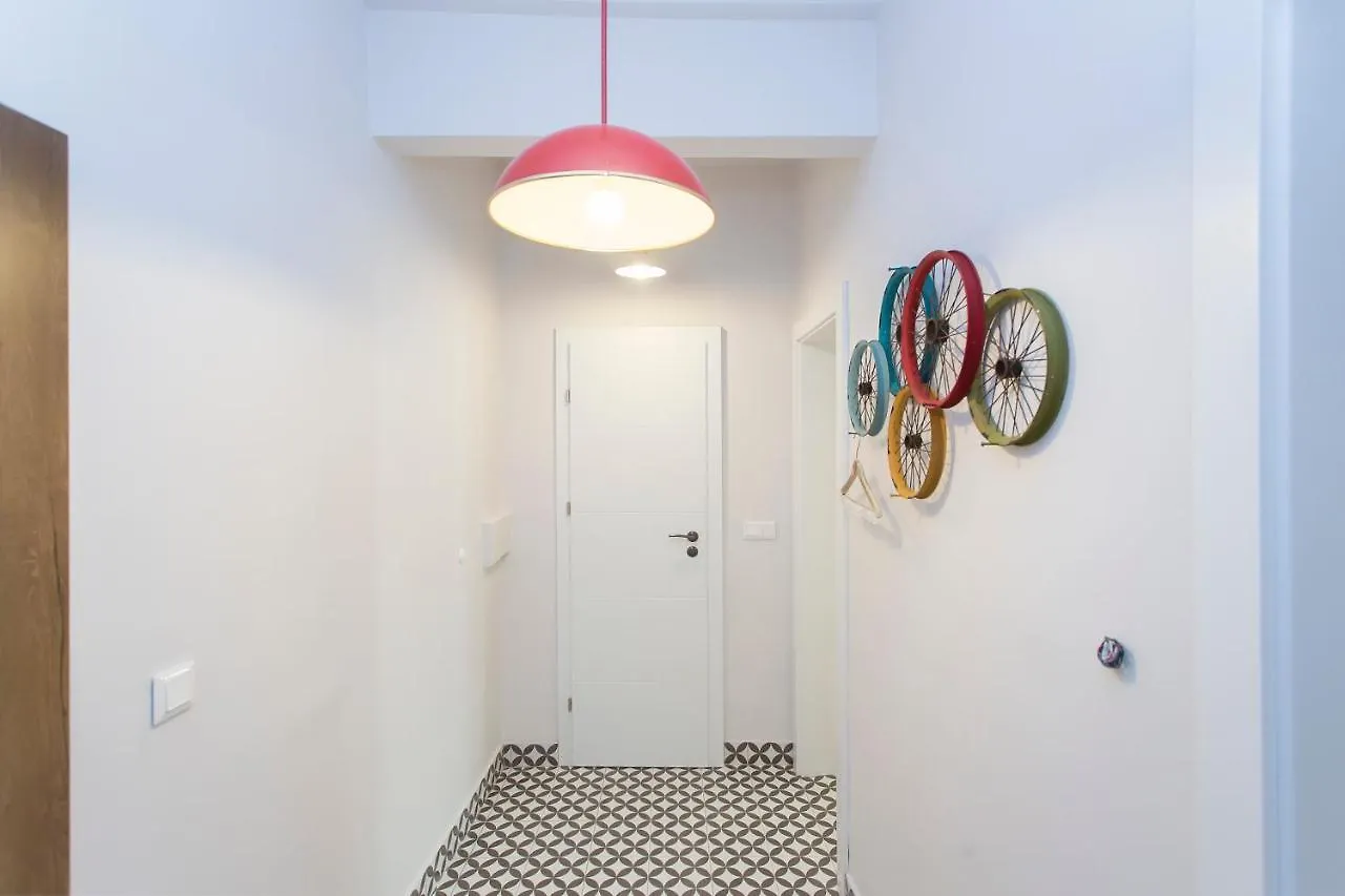 Sunny And Modern 1Bdr Apartment In The Center Sofia